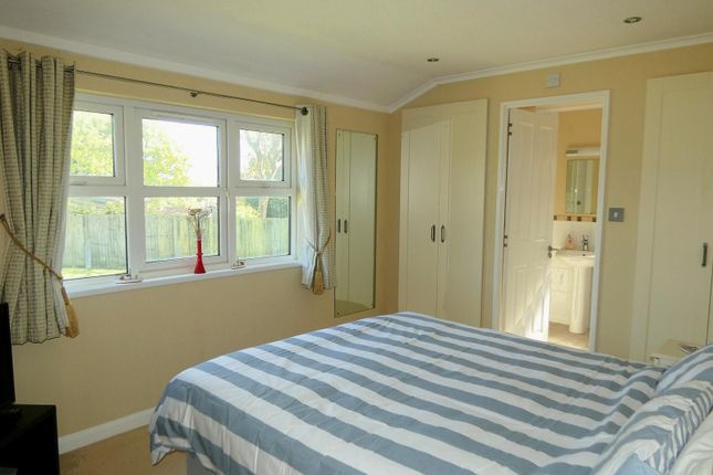 5 Woodlands, West Mersea Holiday Park, Seaview Avenue, Colchester photo 5
