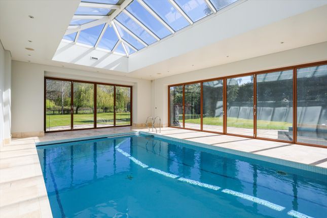 21 Princes Drive, Oxshott photo 4