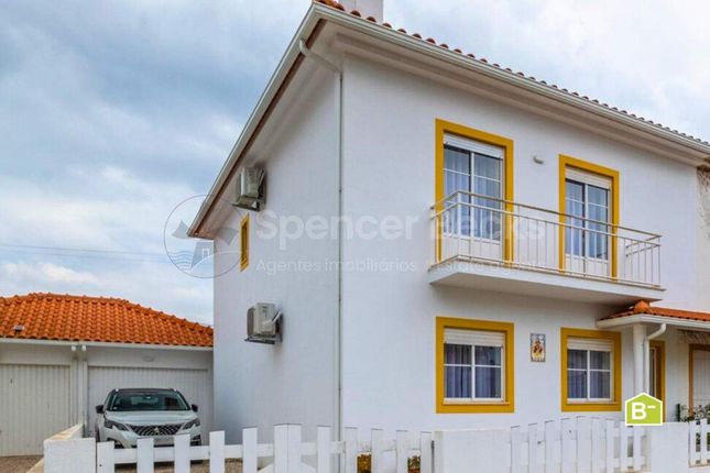Semi-detached house for sale in Alfeizerão, Leiria, Portugal