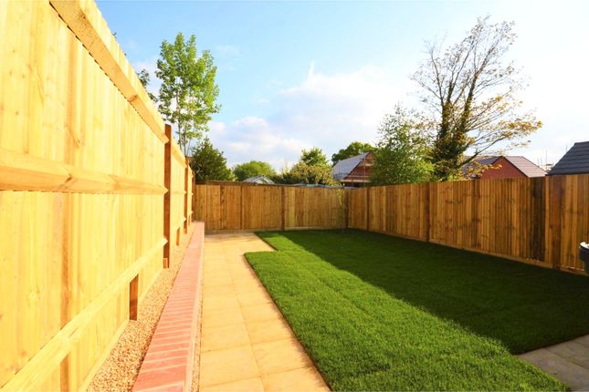 31, Brendon Gardens, Hampshire photo 5