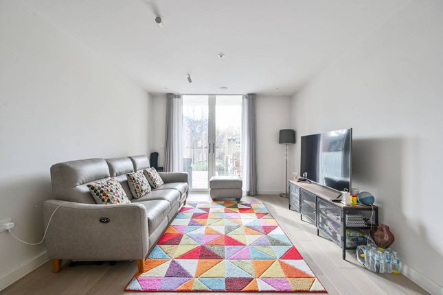 Thumbnail Flat for sale in Greenwich High Road, Greenwich, London