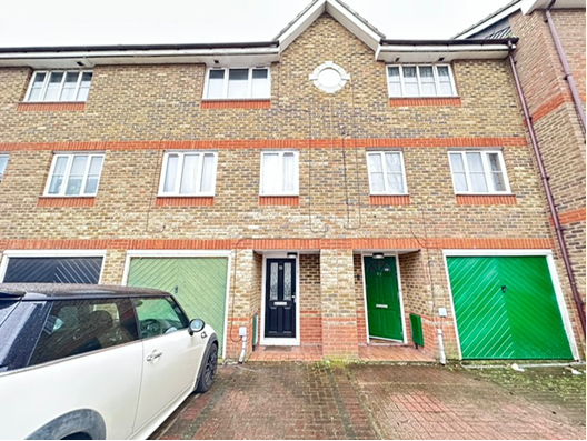 Town house for sale in Redbourne Drive, London