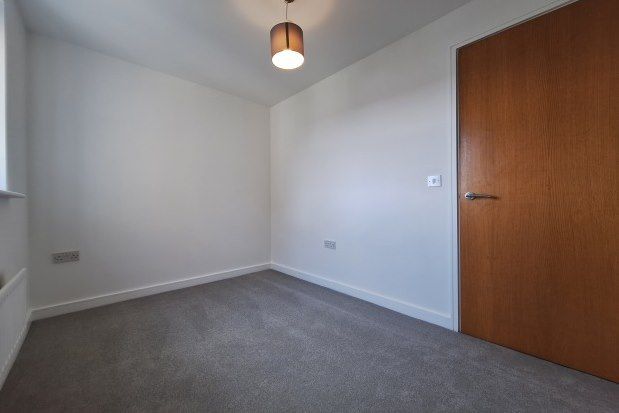 Flat to rent in Sandpiper Close, Greenhithe