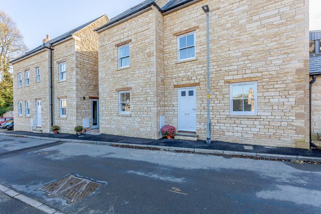2 bedroom town house for sale in Rock Road, Stamford