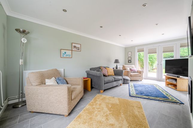 21, Grove Orchard, Highworth, Swindon photo 2