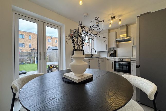 41, Brookfield Drive, Stanford-le-Hope photo 2