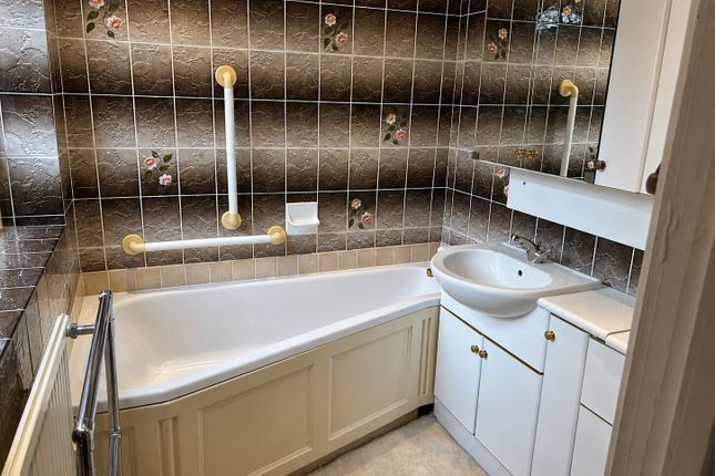 7 Greenacres, Hendon Lane, London photo 4