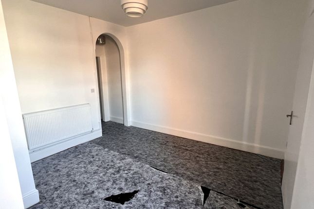 15a The Crescent, Willenhall photo 3