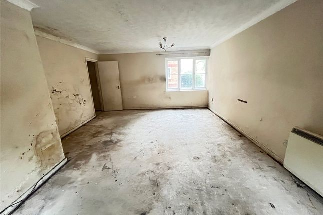 Flat 4,, The Cloisters, DAVENTRY photo 3