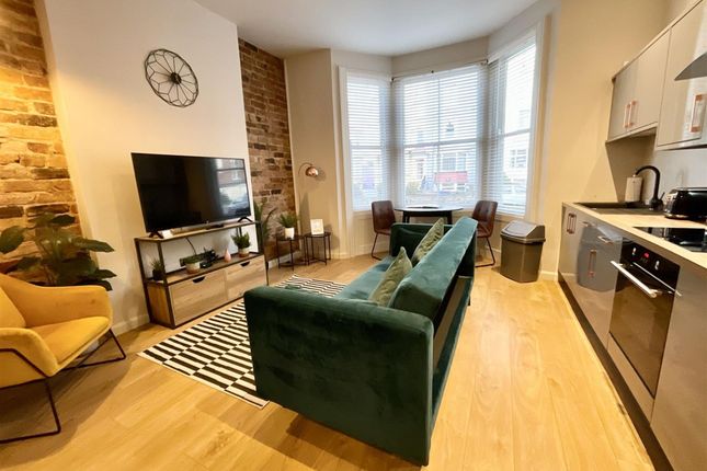 Flat 1, 128 North Marine Road, Scarborough photo 2