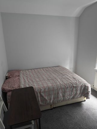14 Alton Road, Croydon photo 4
