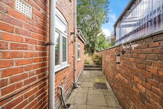 9, Churchfield Street, Dudley photo 2