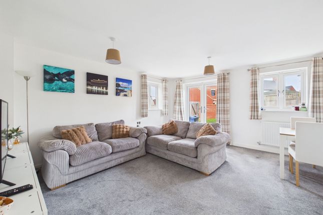 14 Hexham Street, Towcester photo 3