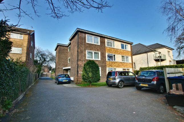 Thumbnail Flat for sale in Kinloch Court, Beckham Grove, Bromley