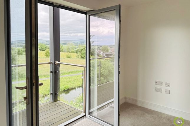9 Marina View, Burnley photo 4
