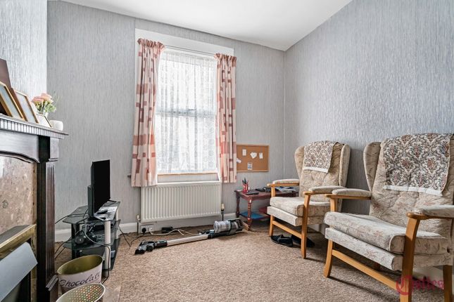 36, Medcalf Road, London photo 4