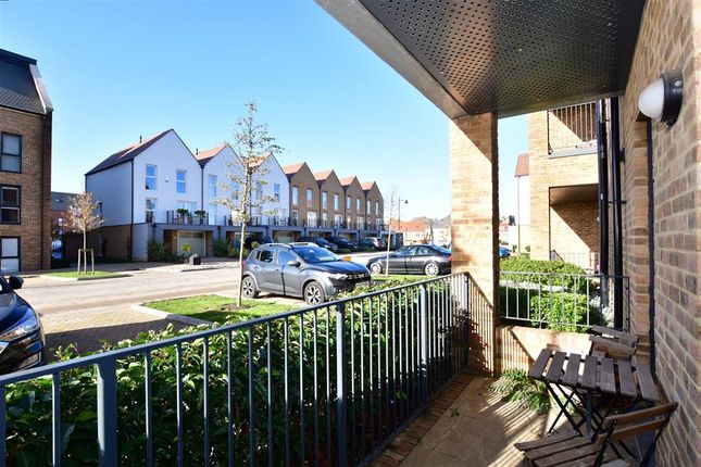Flat for sale in Knights Templar Way, Strood, Rochester, Kent