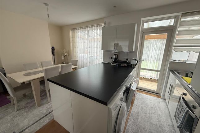489, South Ordnance Road, Enfield photo 5