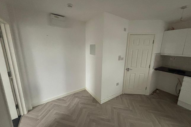 Flat 2, 247, Coventry Street, Coventry photo 4