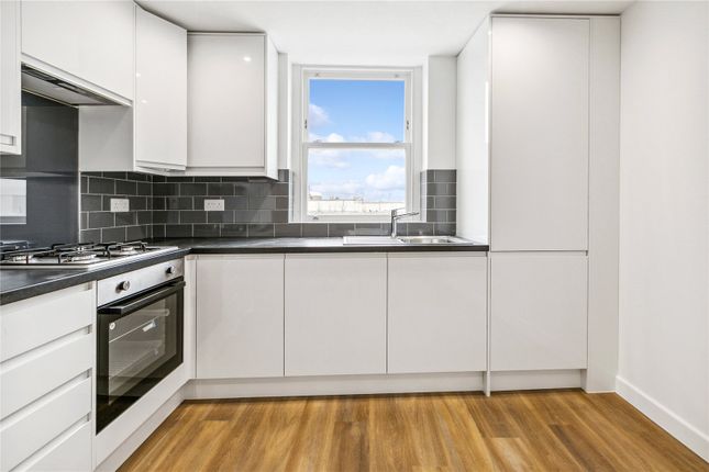 Flat to rent in Disraeli Road, Putney Hill