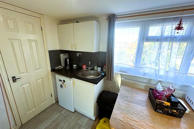 31, Windsor Road, Ilford photo 3