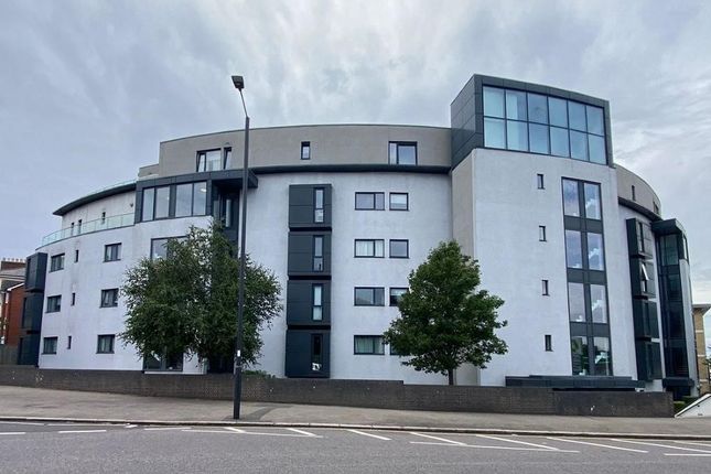 Flat to rent in Arc Court, Friern Barnet Road, London