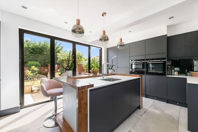 56 Chase Road, London photo 4