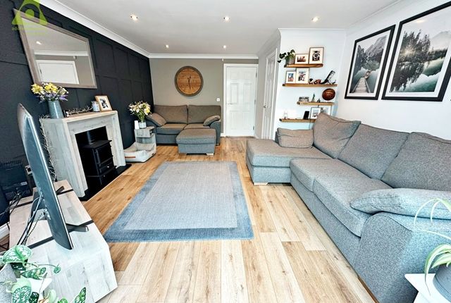 15, Greystone Close Greater Manchester, Westhoughton photo 3