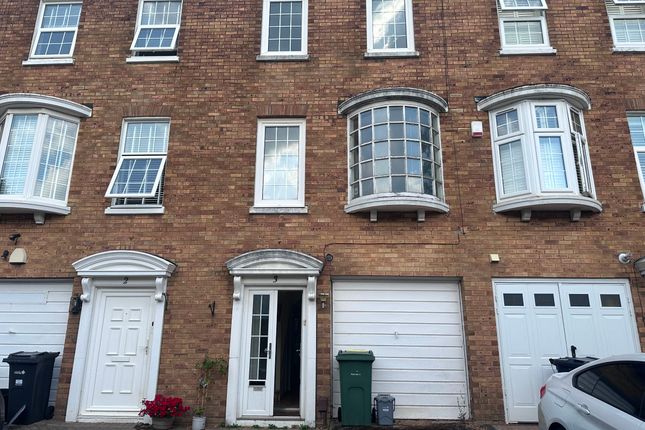3 Hawthorns, Woodford Green photo 2