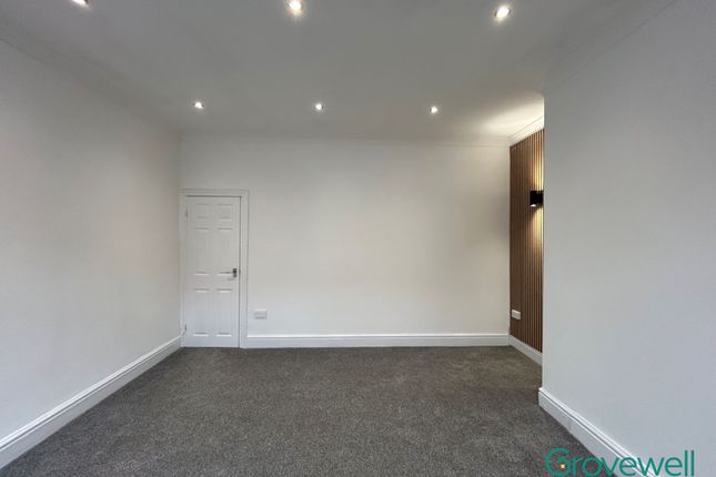 7 Mere Avenue, Leigh photo 4