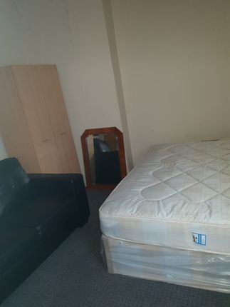 Thumbnail Flat to rent in Westgate Flat 7, Wakefield