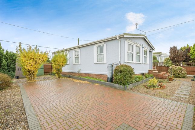 Thumbnail Mobile/park home for sale in Butt Lane, Burgh Castle, Great Yarmouth