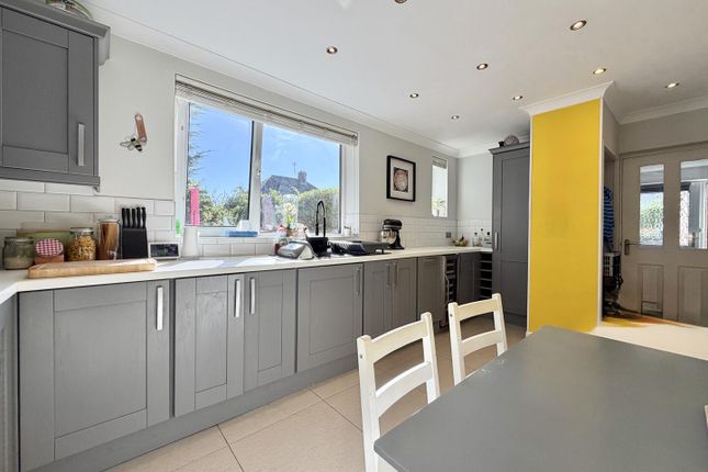 6, Summerhill Grove, Leeds photo 3