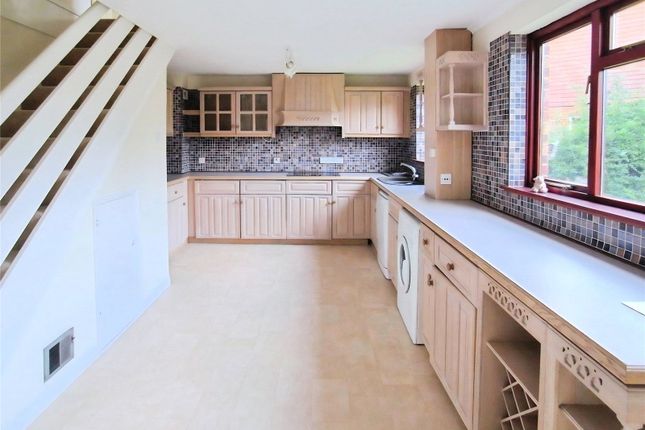 4, Caradon Close, Woking photo 2