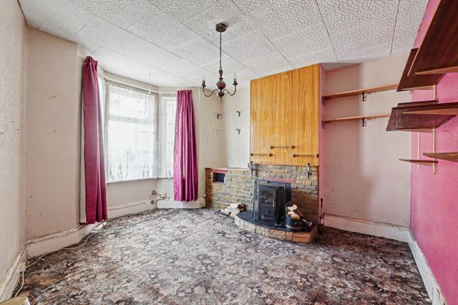 2 Whitehorse Hill, Chatham, Kent photo 4