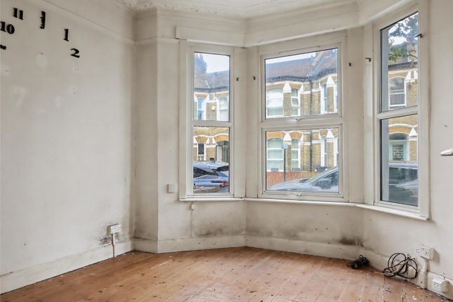 30 Flat A, Corrance Road, London photo 3
