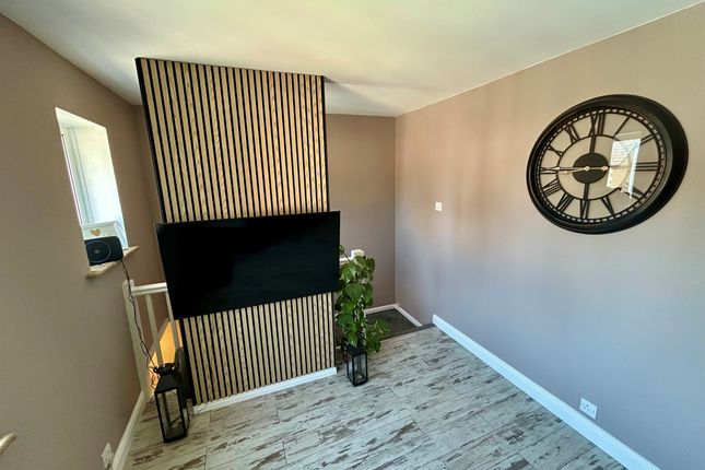 6, Rupert Close, Devizes photo 3