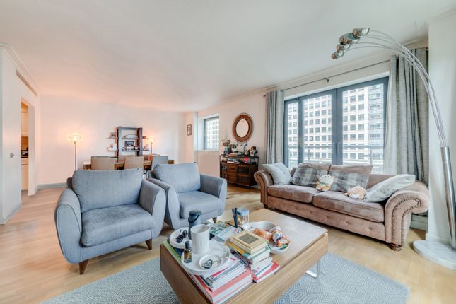 Thumbnail Flat for sale in Discovery Dock Apartments East, 3 South Quay Square