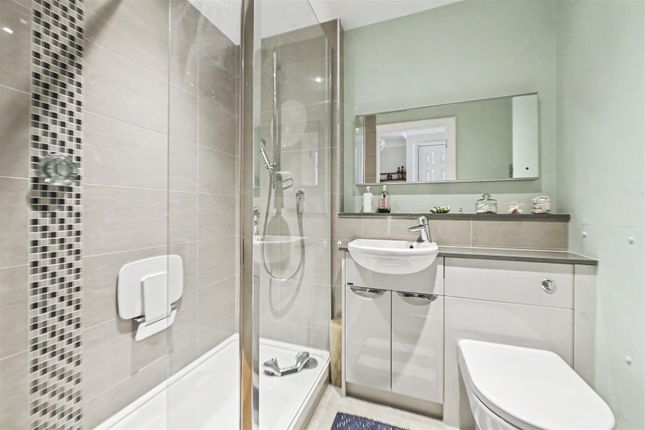 13 Davis Court, Marlborough Road, St. Albans photo 4