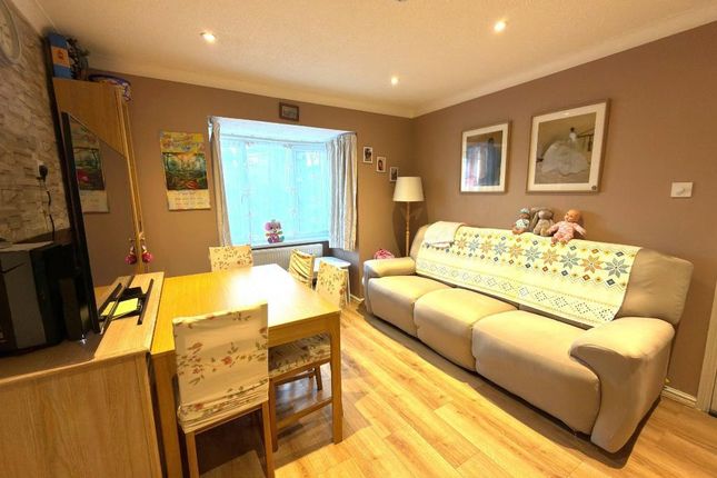 1-bed house on 8, Felbrigg Close, Luton, £200,000