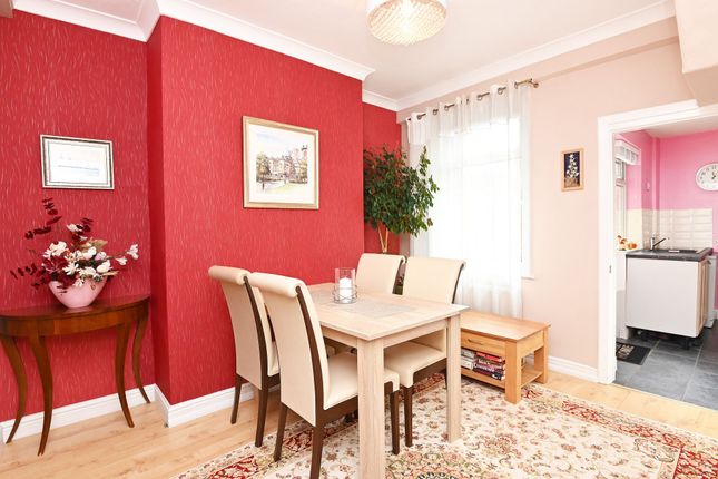 143 King Edwards Drive, Harrogate photo 3