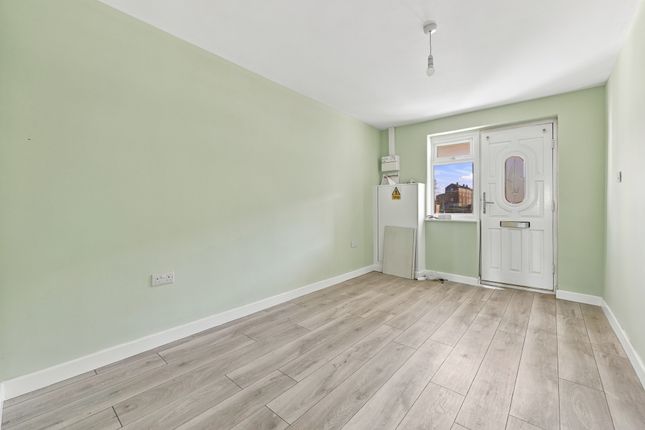 133B Chelmer Crescent, Barking and Dagenham photo 2