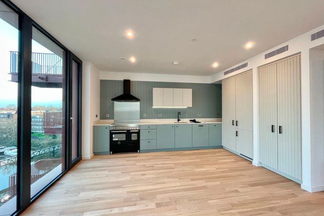 Thumbnail Flat to rent in Apartment, Hollandbury House, Brent Way, Brentford