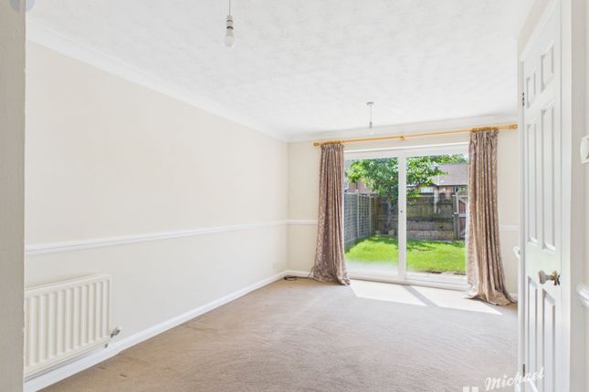 23 Rickard Close, Aylesbury photo 2