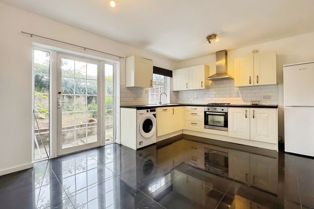 10, Batterdale, Hatfield photo 2