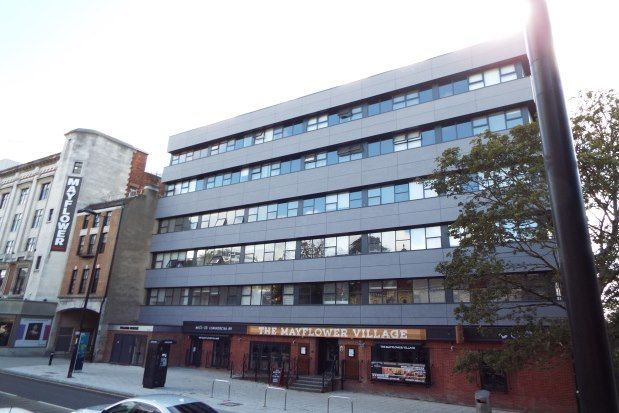 Flat to rent in Commercial Road, Southampton