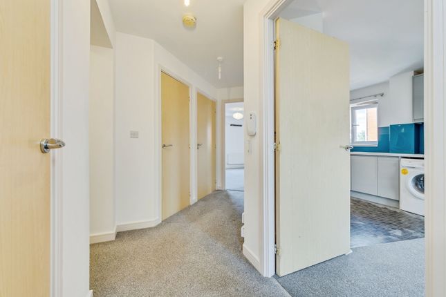 Flat 24, Parkham House, Reynolds Avenue, Surrey photo 2