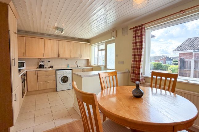 2 Woodside Park, Attleborough, Norfolk photo 4