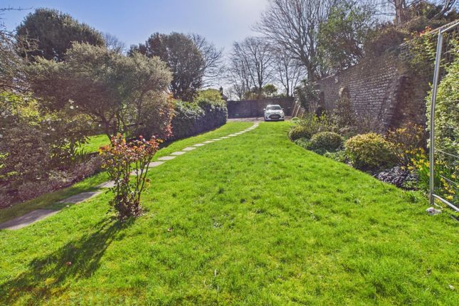 13 Grange Farm Cottages, Greenways, Brighton photo 2