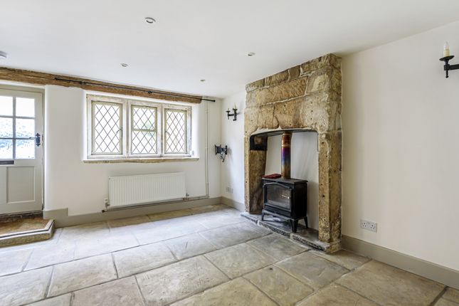 Cottage to rent in Vicarage Street, Painswick, Stroud